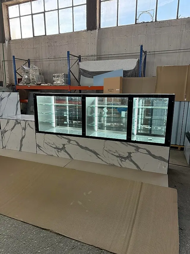 Patisserie: Display case with marble effect cladding