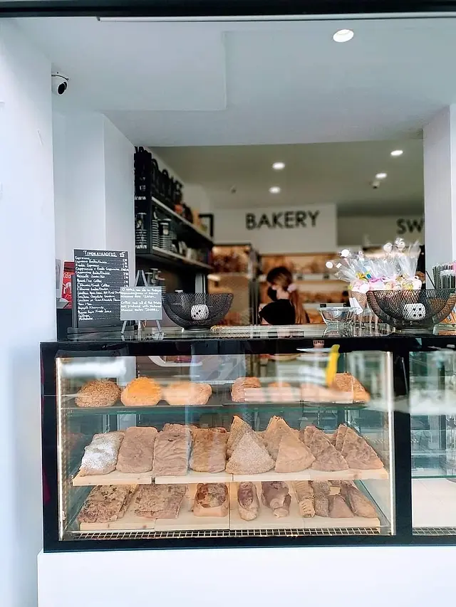 Bakery: Counter display case