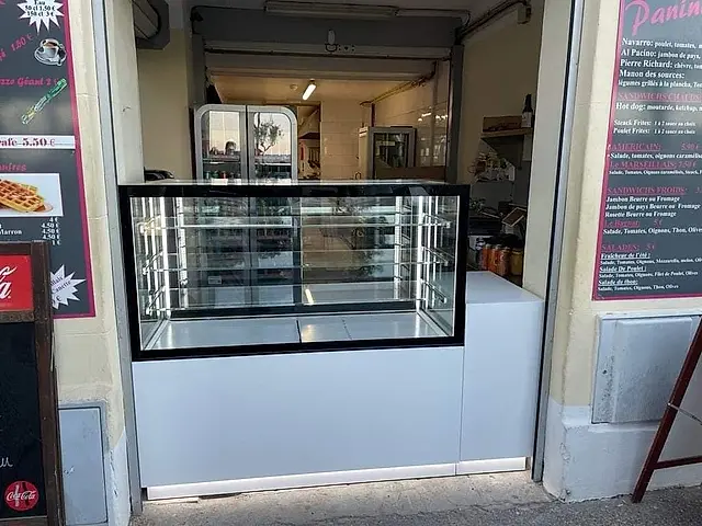 Snack bar: Refrigerated storefront display case
