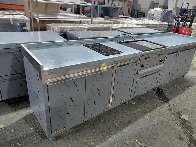 Counter with burners and grill