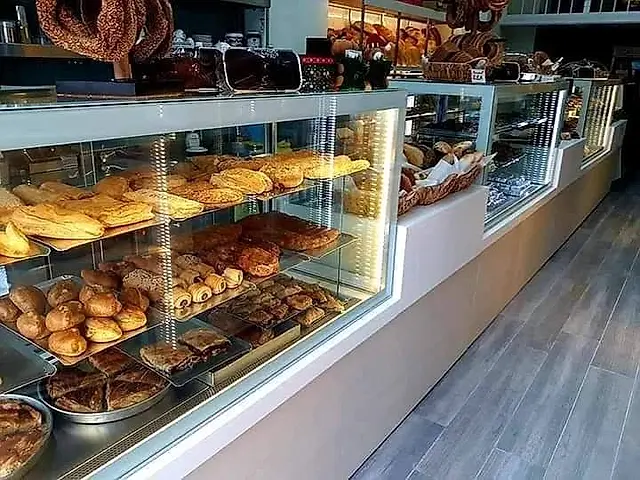 Bakery: Illuminated pastry display cases