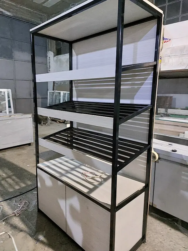 Production: Bread display rack with metal frame