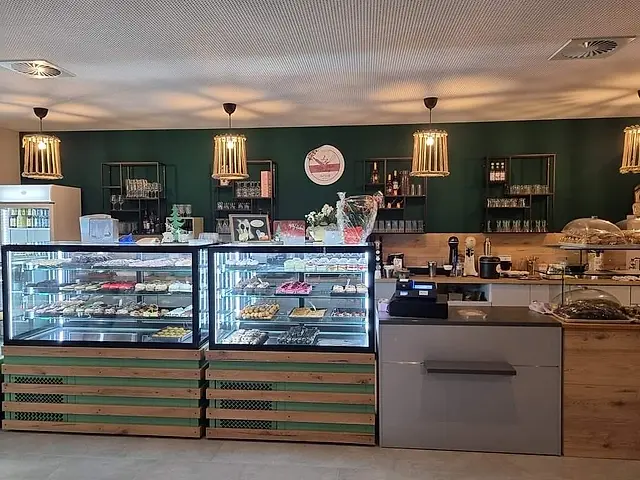 Patisserie: Refrigerated pastry display cases