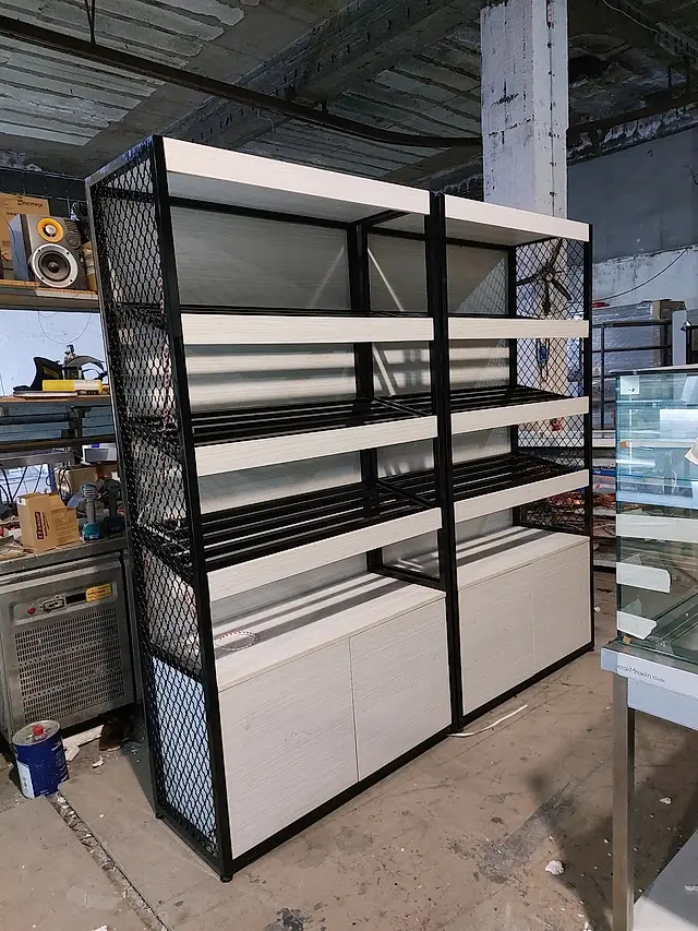 Production: Bread racks with metal mesh panels
