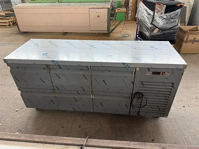 Production: Refrigerated counter with six drawers