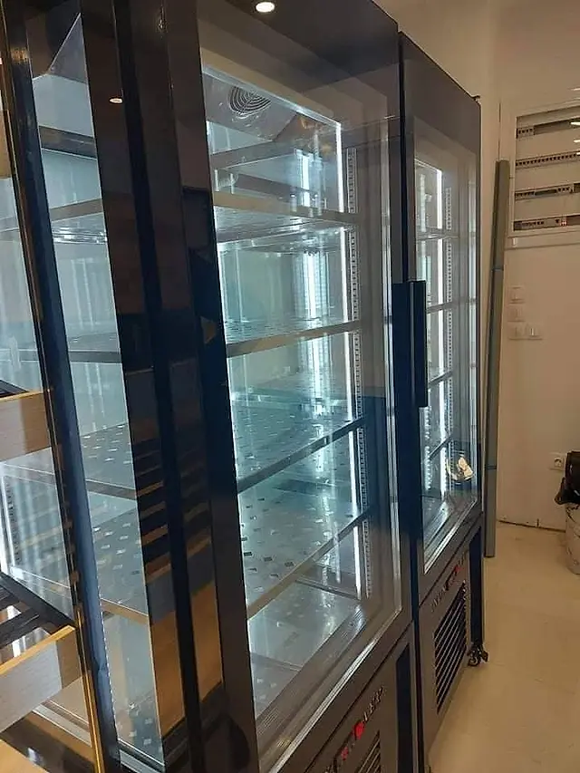 Patisserie: Upright refrigerated display cabinets