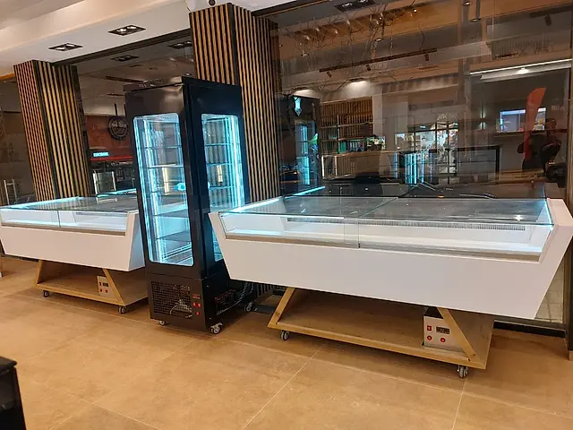 Retail: Open self service coolers and upright display case