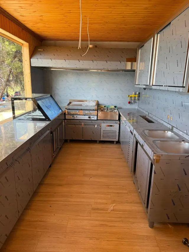 Beach canteen: Complete kitchen