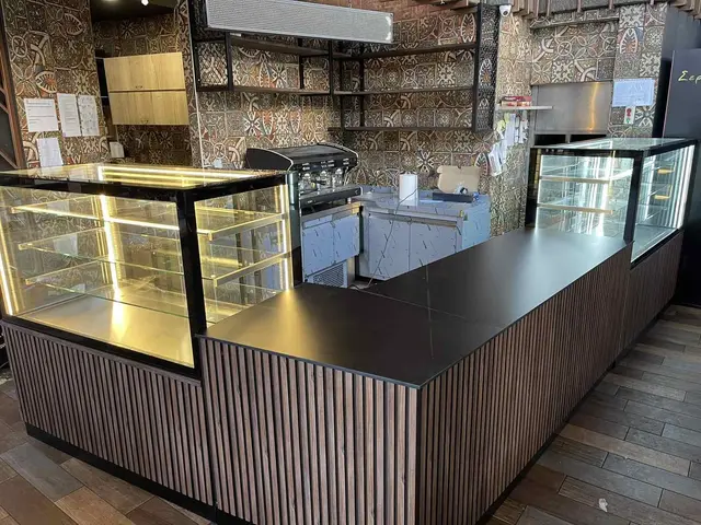 Cafe-patisserie: Display cases