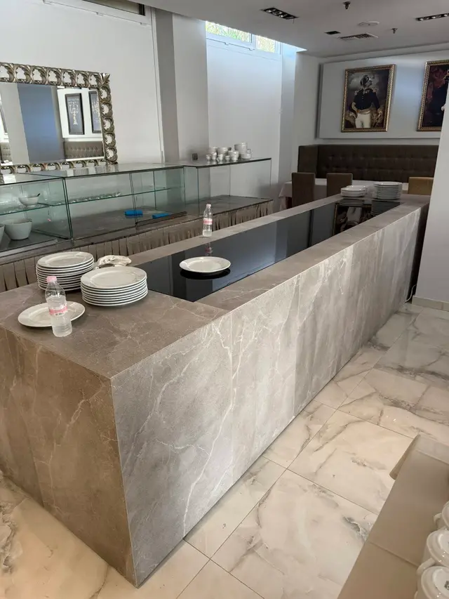 Hotel: Restaurant buffet island